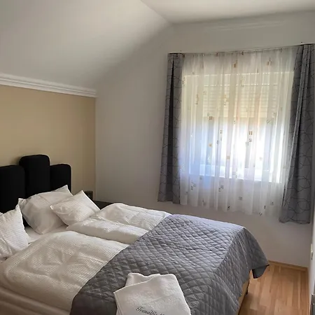 Termálfürdő -130 Méterre A Fürdőtől Apartamento